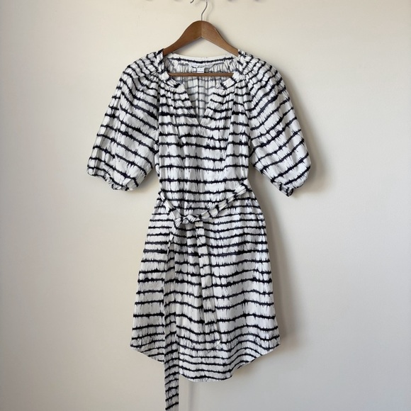 Diane Von Furstenberg Dresses & Skirts - Diane Von Furstenberg Keoni Dress 4 Puff Sleeve Striped White Black